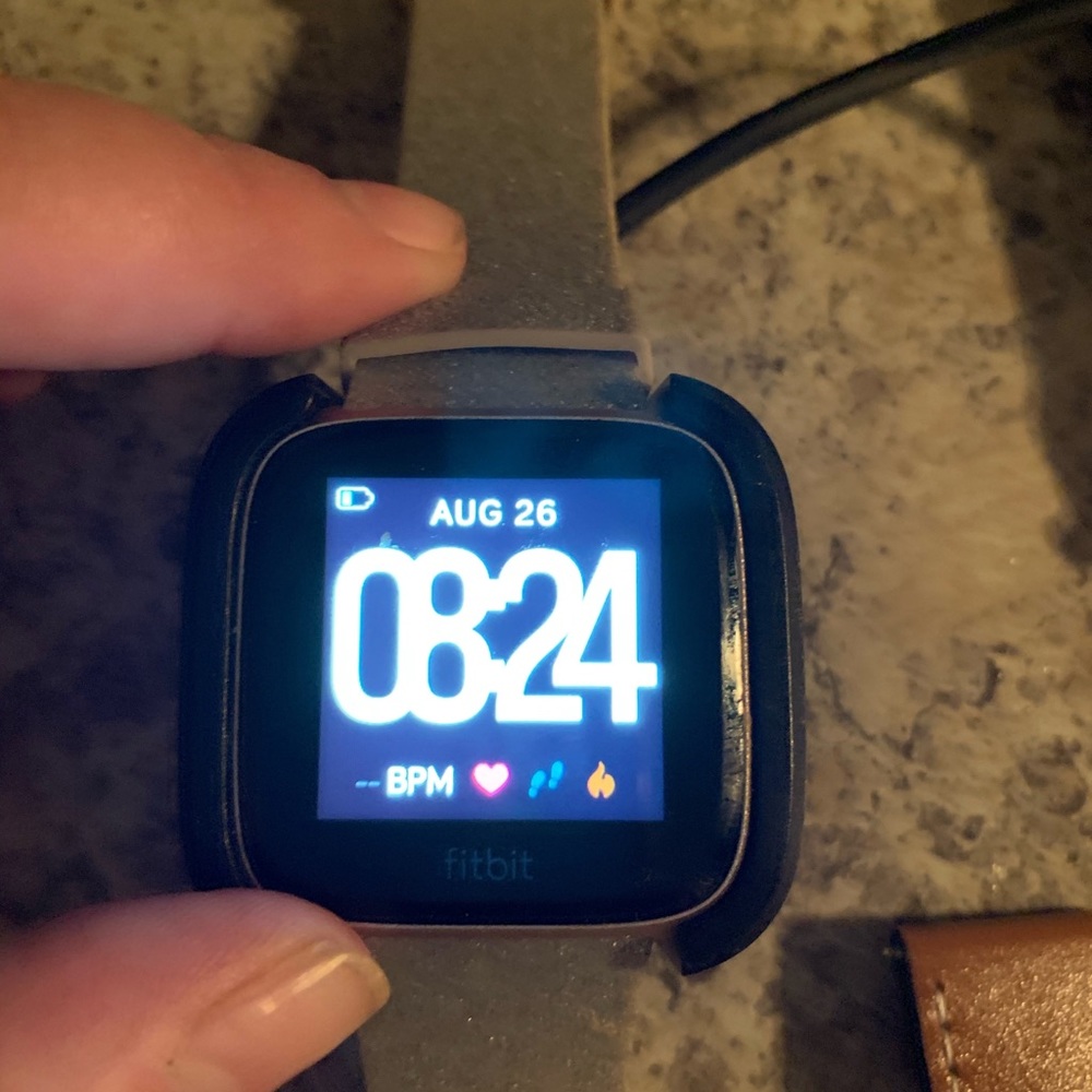 Fitbit Versa - image 2